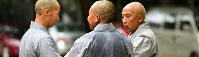 为什么衣服湿了颜色会变深?