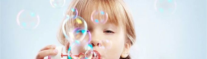 为什么肥皂水能吹出泡泡来？
