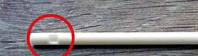 小时候吃的棒棒糖的棒子上为什么会有一个小孔？