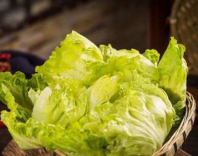 100g大白菜和柠檬哪个含维生素c高？