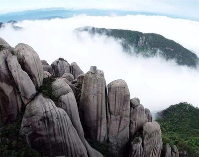 天姥山位于什么地方？