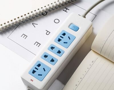 接线板上的插孔为什么没有一孔的？