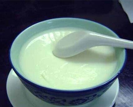 热牛奶形成的奶皮应不应该吃？