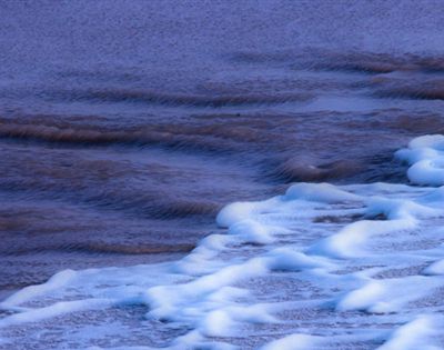 海水涨落是由什么和什么产生的引潮力引起？