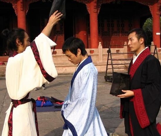 弱冠负文翰中的弱冠指的是多少岁？