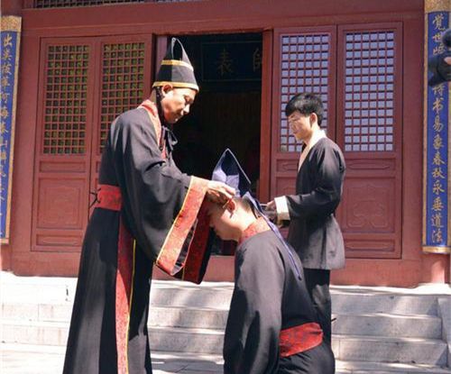 弱冠负文翰中的弱冠指的是男子多少岁？