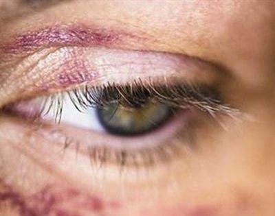 打骂共同生活的女友属于家庭暴力吗？