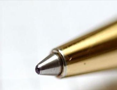圆珠笔尖受什么启发而发明的？