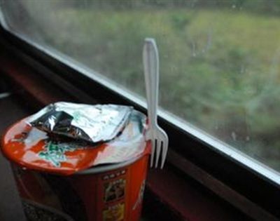 高铁上为什么一般不卖方便面？
