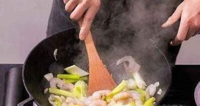 哪种锅炒菜更健康