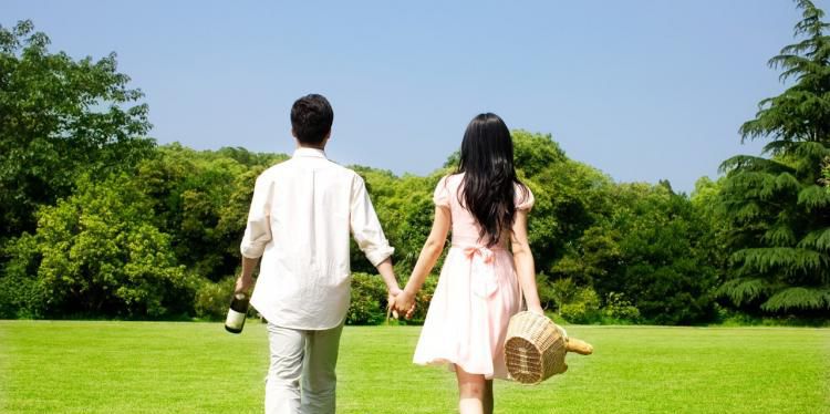 请求女朋友原谅送什么？