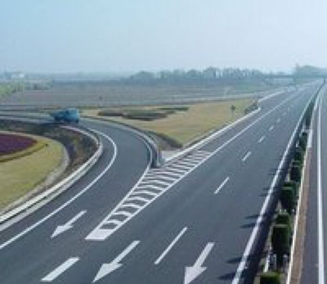高速路上隧道内禁止超车,那前车车速太慢怎么办?