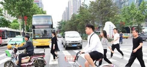 机动车怎么礼让行人？