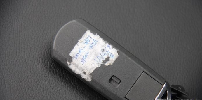 马自达车钥匙怎么换电池 电子遥控器怎么拆