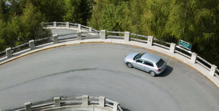 实际开车90度拐弯技巧