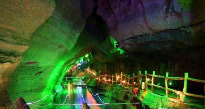 山东沂水地下大峡谷漂流体验