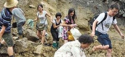外出旅行遇到塌方怎么办