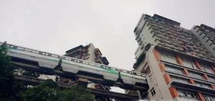 重庆轻轨李子坝站攻略