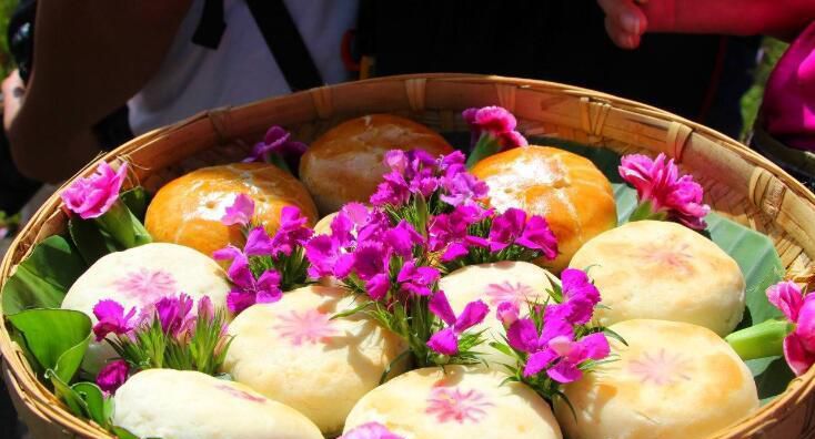 丽江古城鲜花饼哪家好吃,吃丽江鲜花饼要注意什么