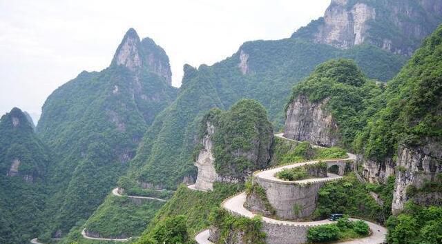 天门山盘山公里在哪里，天门山坐车上山要多久