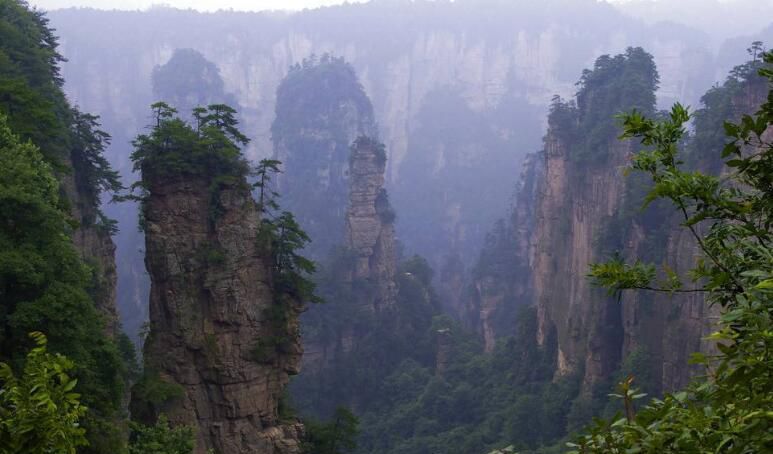 张家界火车站到市区多远，张家界火车站到天门山怎么走