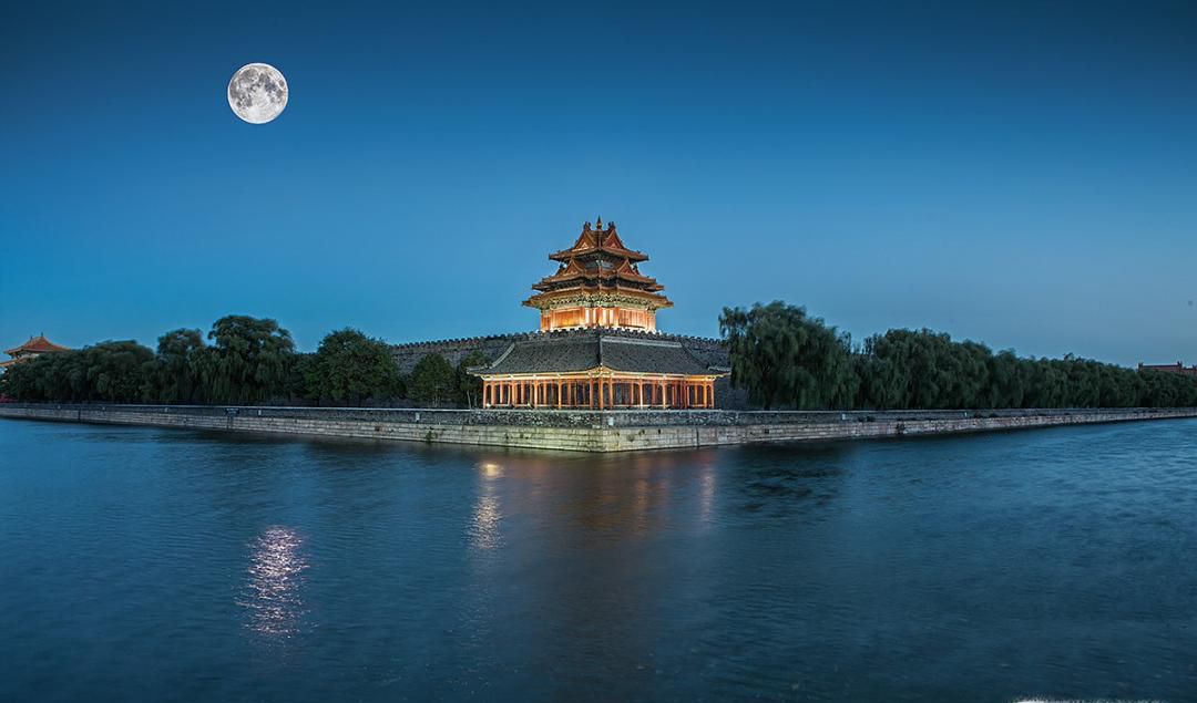 十月一国庆节到哪里玩好？