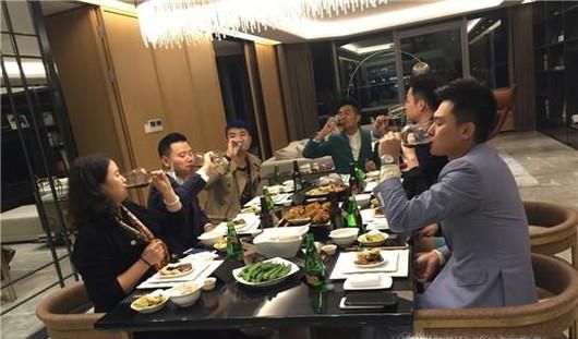 如何拒绝同事朋友请客吃饭的邀请呢?