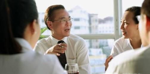 如何有眼力有礼貌的和领导吃饭?