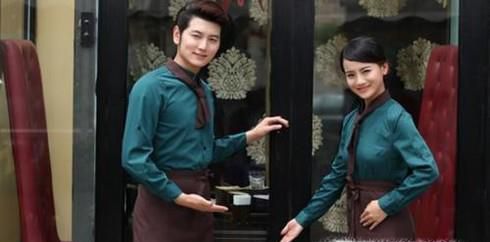 如何做好一名服务员