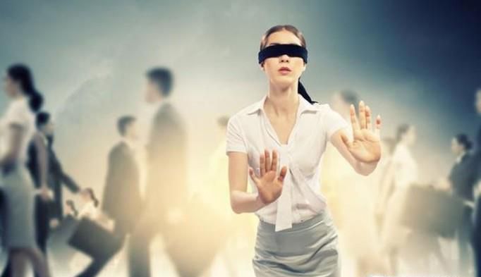 如何在初次见面中“先声夺人”