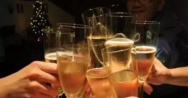 给领导敬酒怎么说？敬酒注意事项