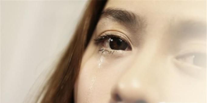 想哭的时候如何忍住眼泪不哭