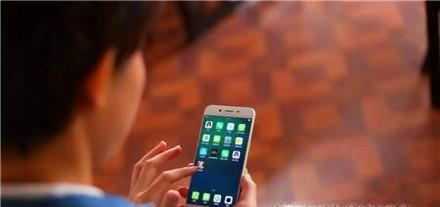 你的女朋友在微信上把你删除了怎么办？