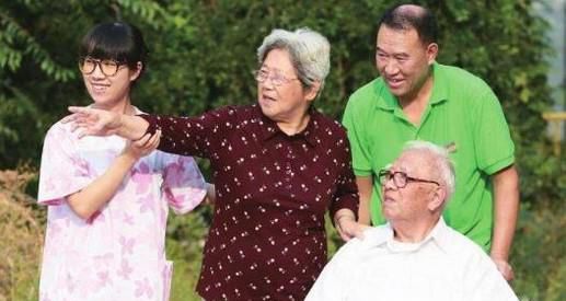 老人对生活失去了信心应该怎么办？
