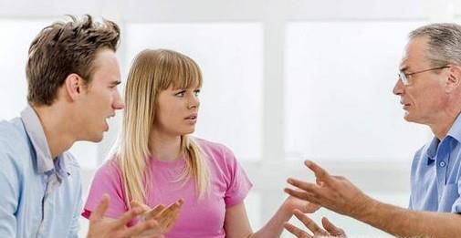 照看孩子过程中家庭成员出现冲突如何解决？