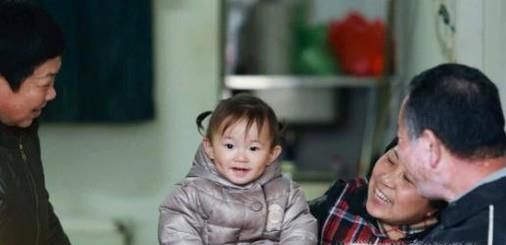 老人不愿意让孩子的父母带孩子该怎么解决？
