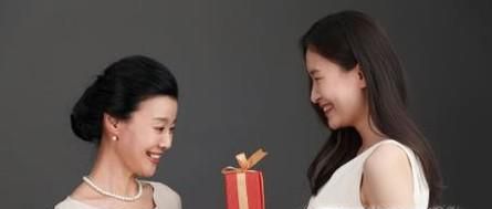 给妈妈买什么礼物？