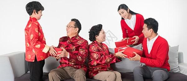 夫妻如何对待维系双方亲戚的人情事故