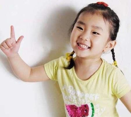 幼儿扎头发的方法