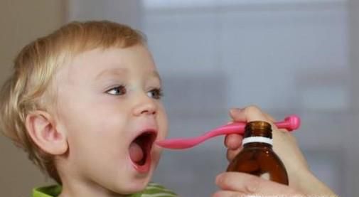 给孩子喂药容易出现的错误方法有哪些？