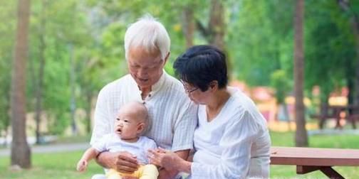 哪些类型的老人不适合帮忙照顾孩子？