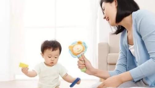 父母在孩子一岁前可以跟宝宝多做哪些亲子游戏？