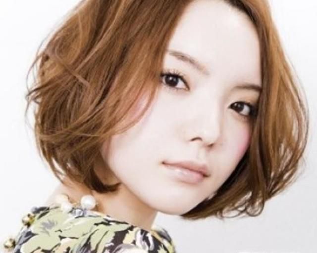 国字脸女生适合什么发型？