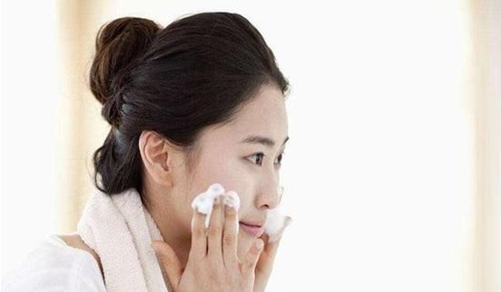 冬季洗脸要注意什么