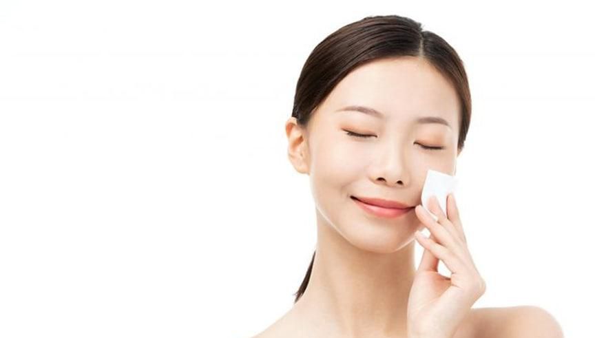 女性护肤脸上有热湿毒怎么办