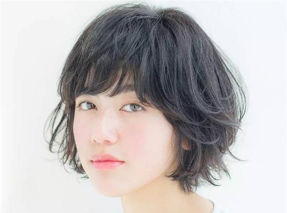 女生发量少适合什么发型