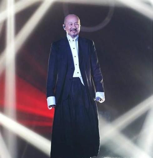 腾格尔穿搭惹争议有道理吗