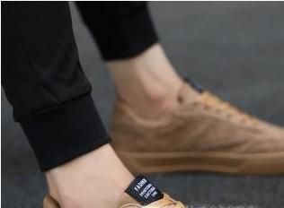 卡其色鞋子怎么配裤子