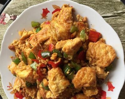 宝宝也爱吃的素菜小炒之鸡蛋青红椒炒豆腐