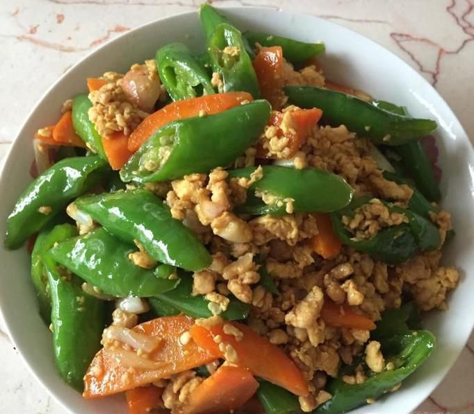 别样的鸡蛋肉末炒尖椒
